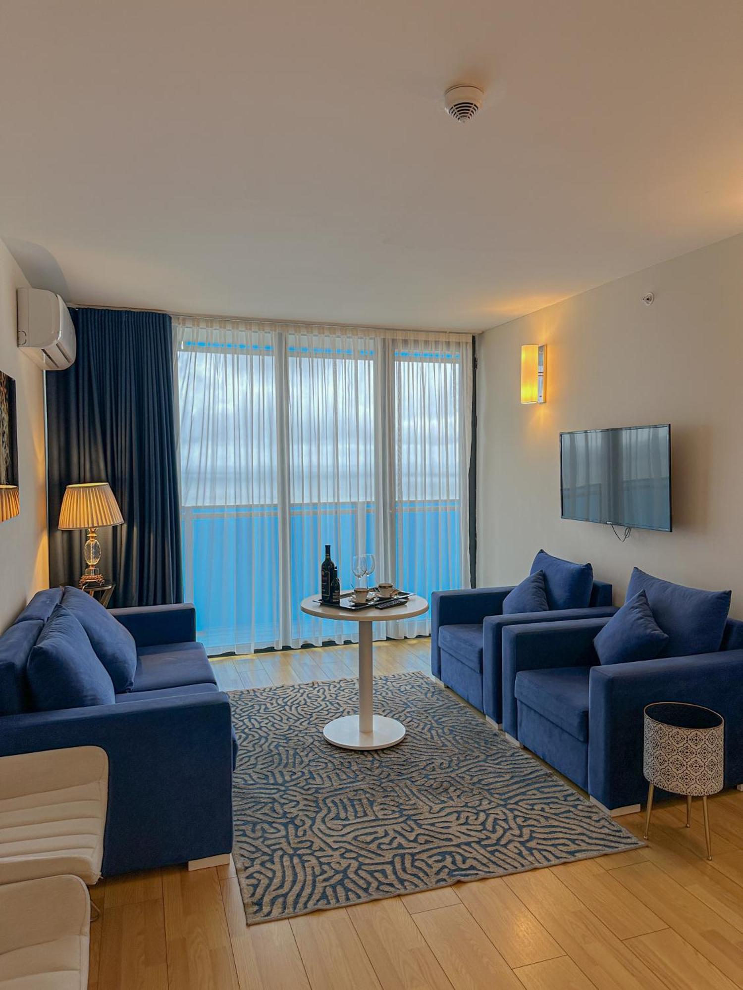 Luxury Batumi Hotel Exteriör bild