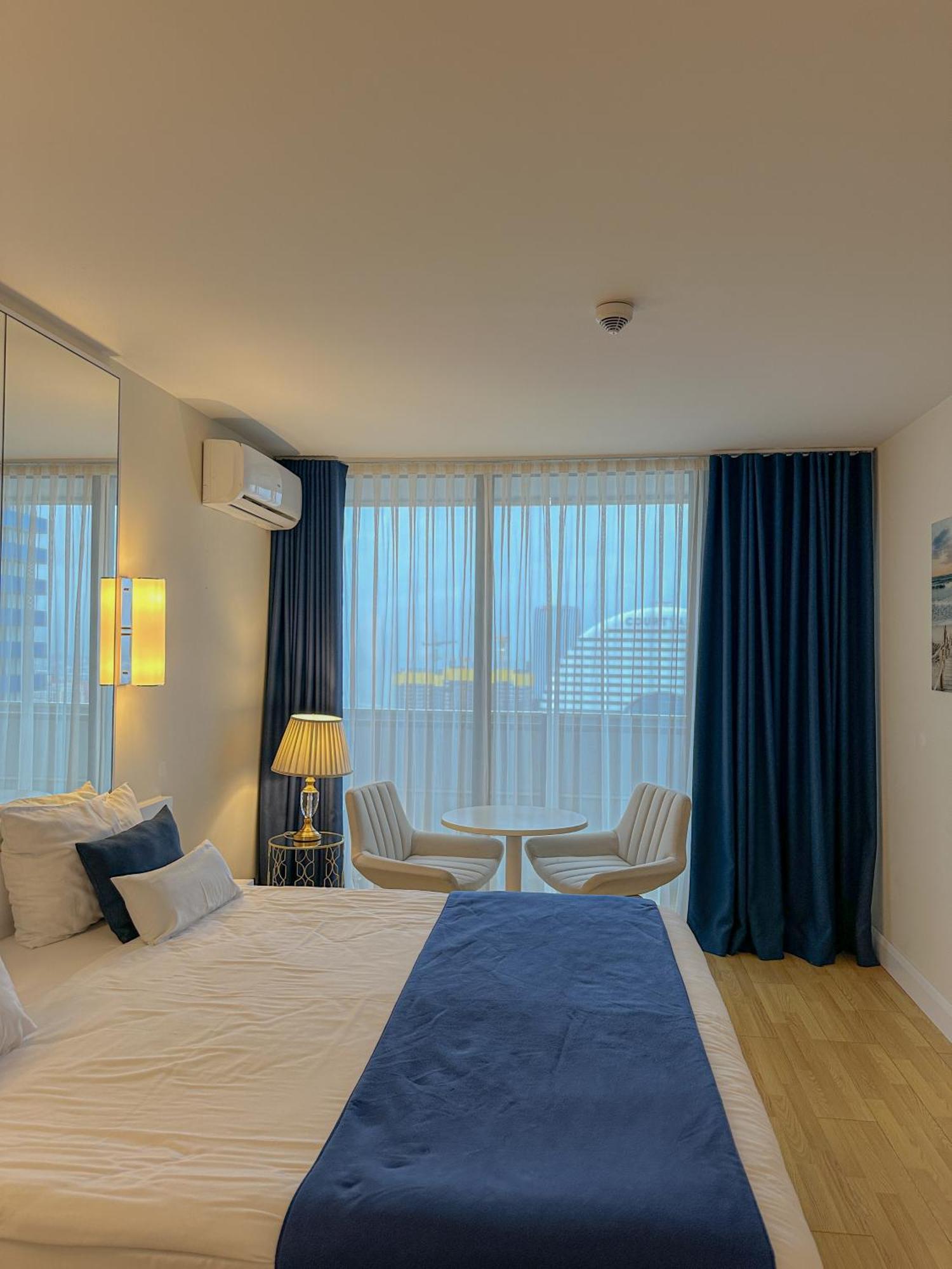 Luxury Batumi Hotel Exteriör bild